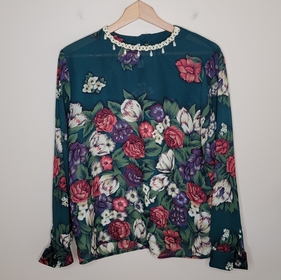 Vintage Laura & Jayne Collection | Floral Blouse with Faux Pearl Detail - Picture 1 of 6